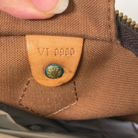 Vintage Louis Vuitton Speedy 30 Hand Bag. GREAT condition. - Picture 10 of 10